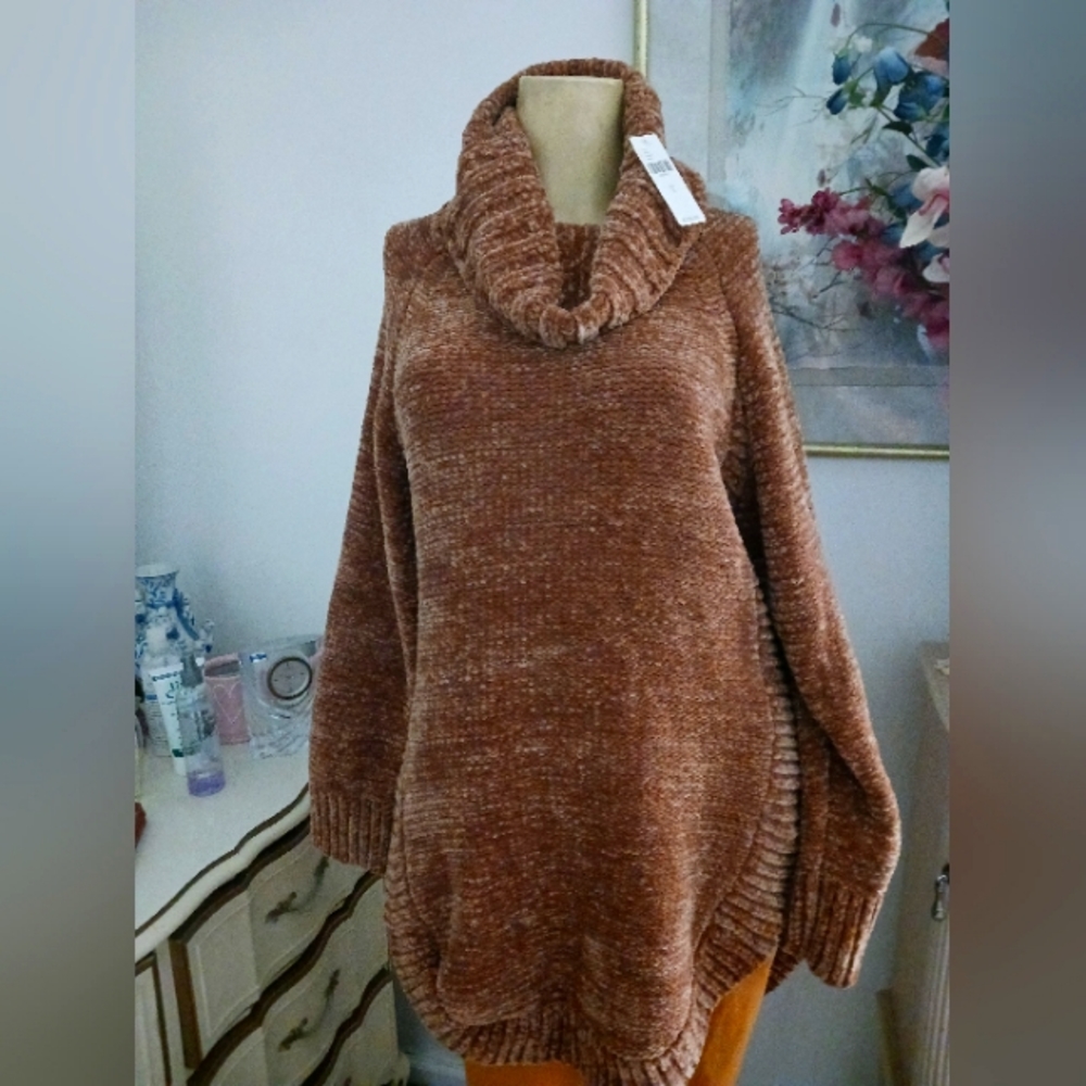 Anthropologie Size S Long Sleeve sweater top. Color gold n cream blend. NWT.